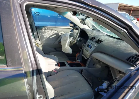 2011 Toyota Camry Xle z USA, uszkodzony, nr VIN 4T4BF3EK8BR175113